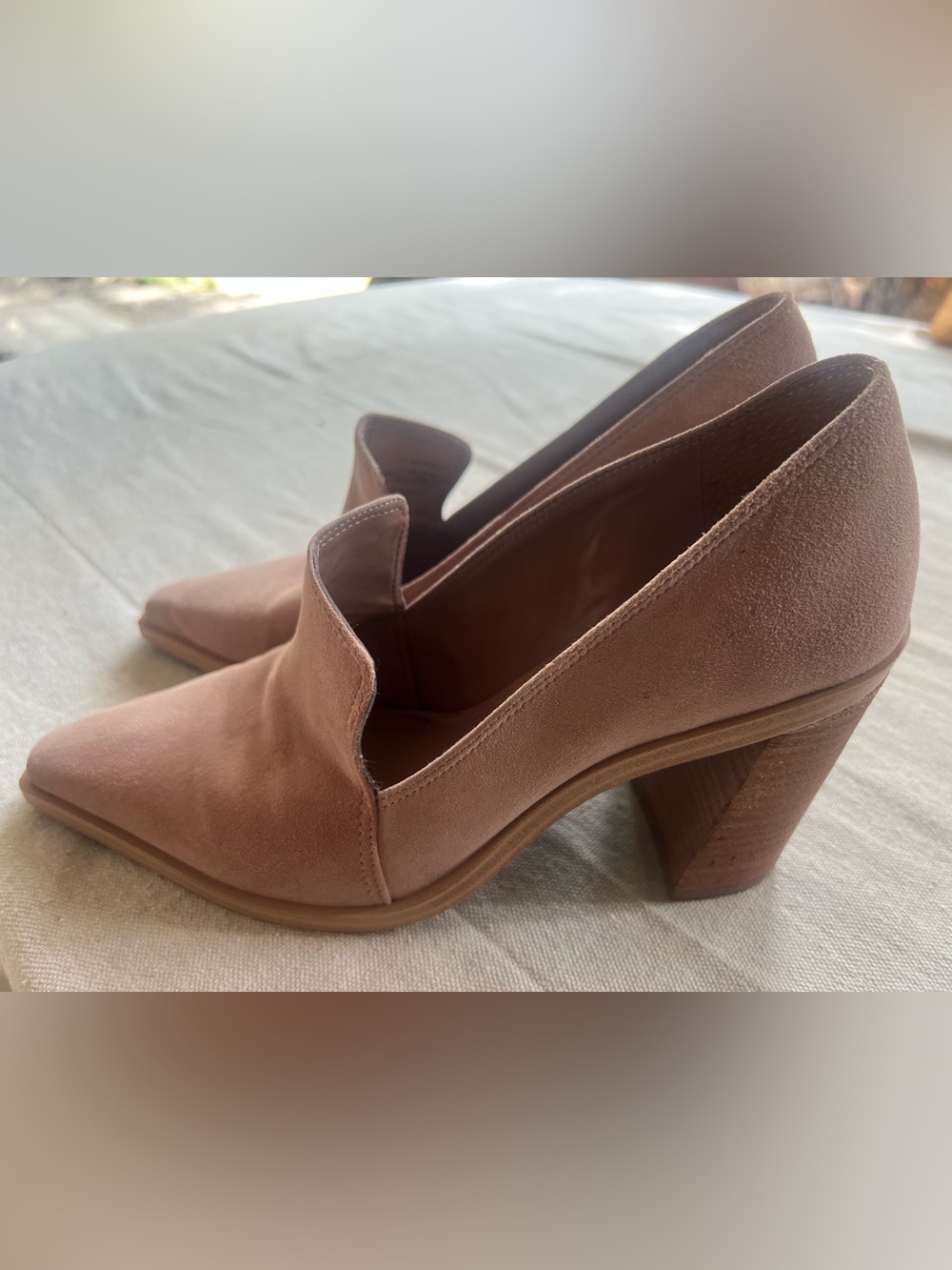 Vince Camuto Dusty Rose Suede Pointed Toe Block Heels size 8 1/2